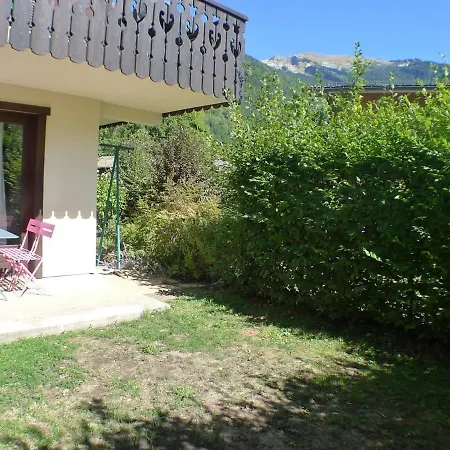 T3 Cosy Avec Terrasse, Arret Ski-bus, Parking Prive, Animaux Admis, Proche Centre-village - Fr-1-629-96 Apartment