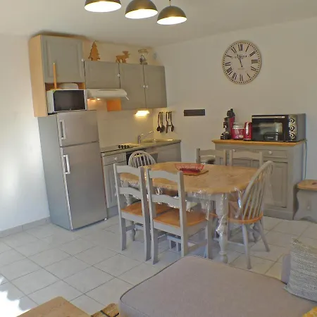 T3 Cosy Avec Terrasse, Arret Ski-bus, Parking Prive, Animaux Admis, Proche Centre-village - Fr-1-629-96 Apartment *